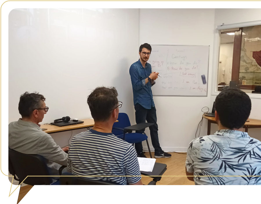 Formations de langues étrangères à Paris (22 langues). Français (FLE), anglais, espagnol, portugais, chinois, hindi, turc,...